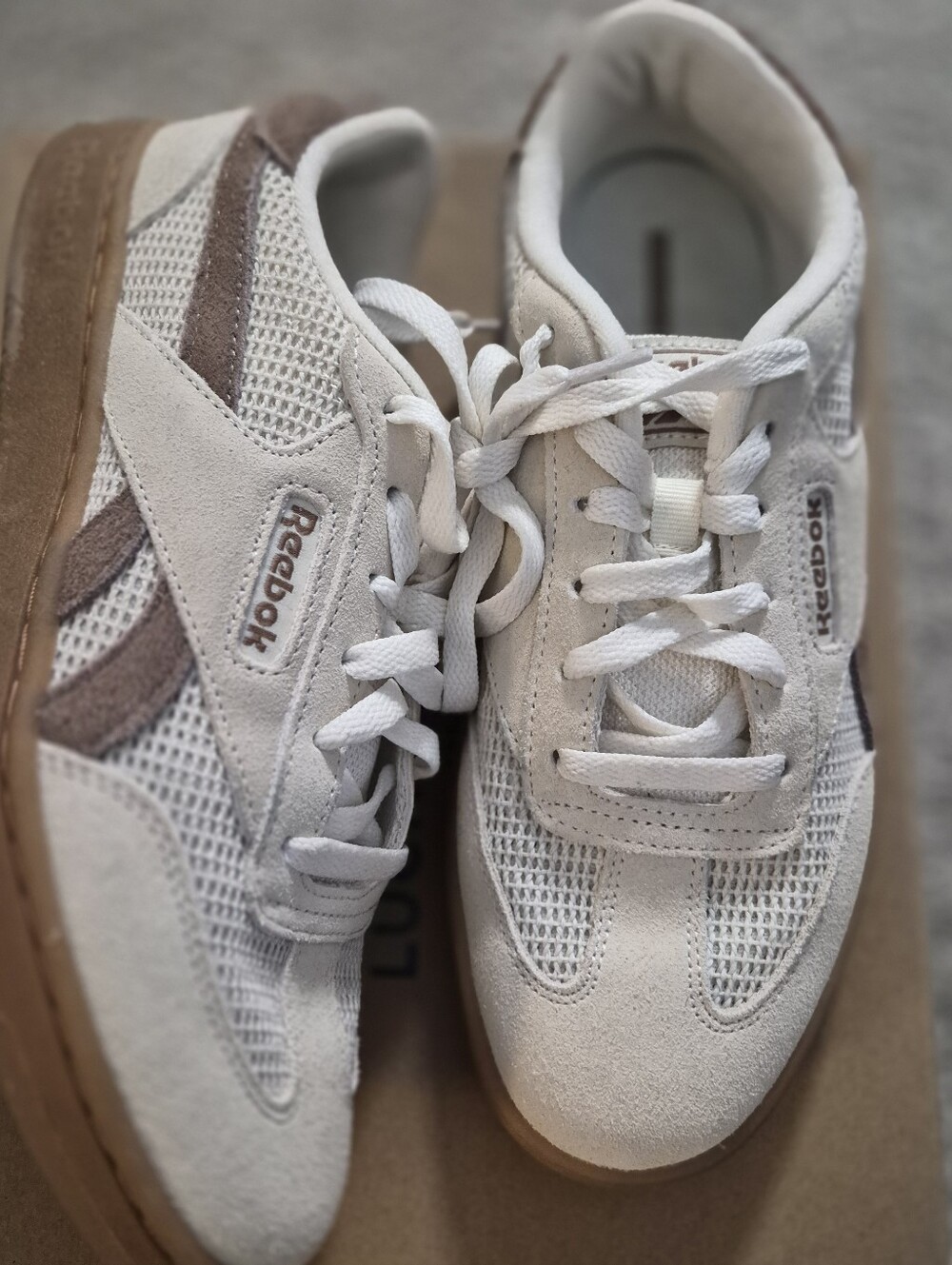 Reebok Women" Classic Suede & Mesh Sneakers in White/Tan 7.5 M - Picture 2 of 7